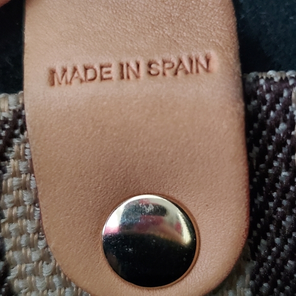 Andy, Carolina Herrera handbag - Picture 6 of 8